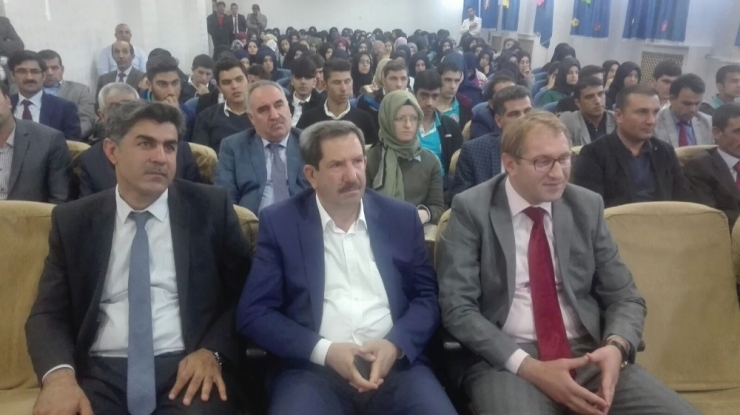 Kovancılar’da “Gelecek Sizlersiniz”in Konuğu Rektör Demirdağ Oldu