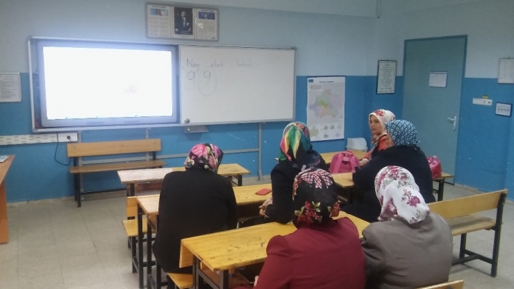 Velilere ’Aile İçi İletişim Ve Çocuğa Yaklaşım’ Eğitimi