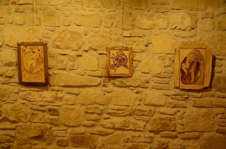 Kuşadası’nda Pyrogravur Resim Sergisi Açıldı