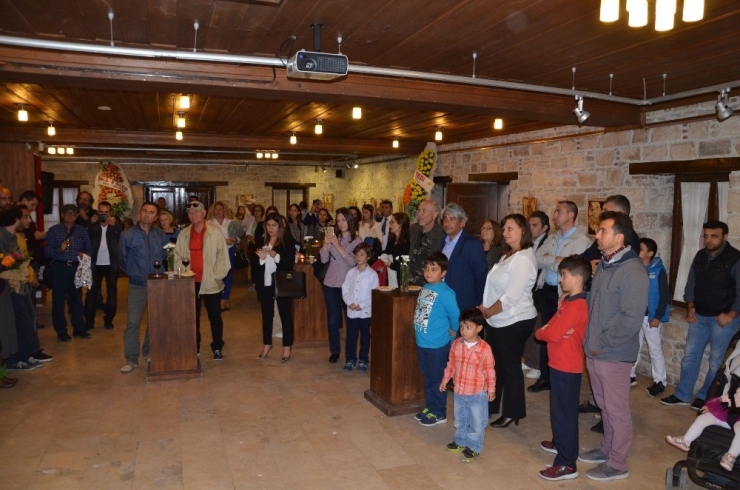 Kuşadası’nda Pyrogravur Resim Sergisi Açıldı