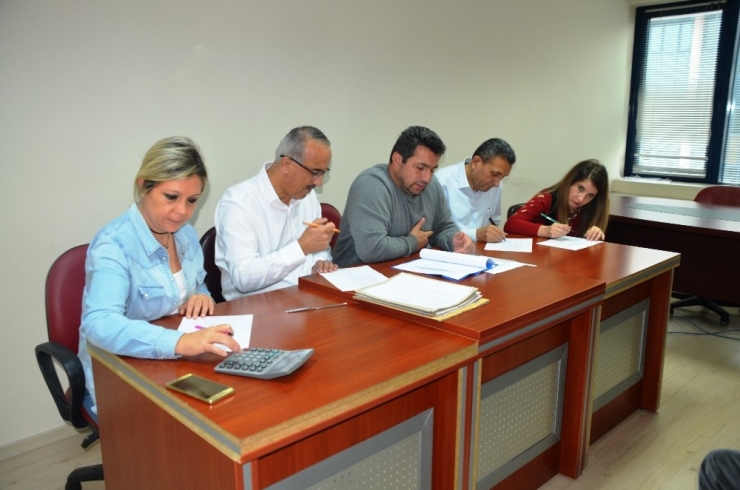 İzmit Belediyesi’nde Parke Ve Duvar İhalesi