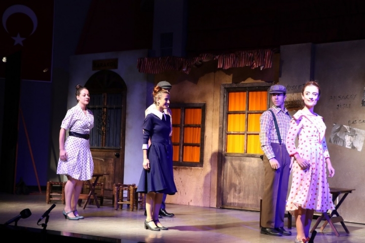 ’Şoför Nebahat’ Manisalı Tiyatroseverlerden Tam Not Aldı