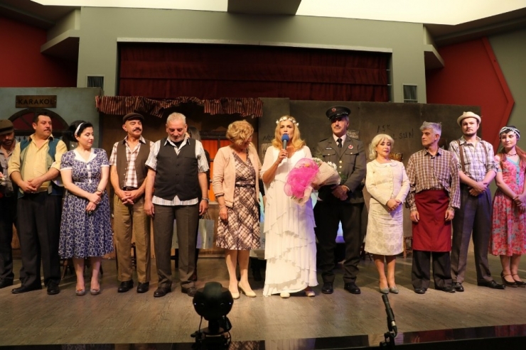 ’Şoför Nebahat’ Manisalı Tiyatroseverlerden Tam Not Aldı