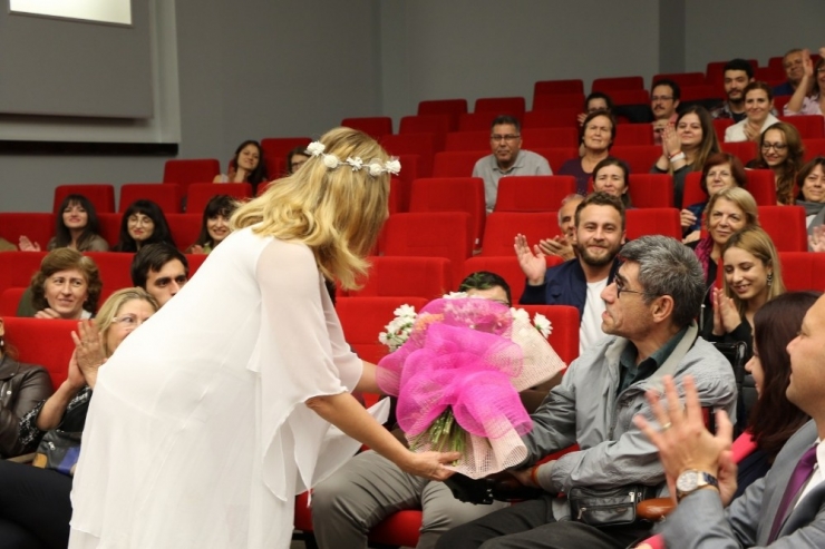 ’Şoför Nebahat’ Manisalı Tiyatroseverlerden Tam Not Aldı