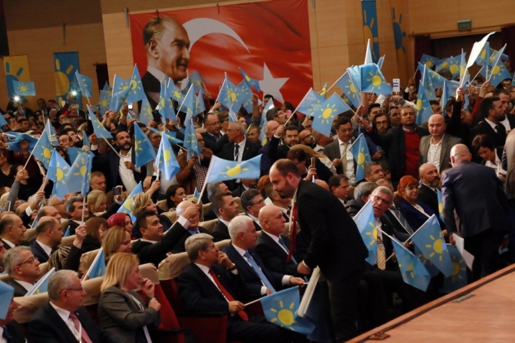 Meral Akşener’in Parti Tanıtımı Çileye Döndü