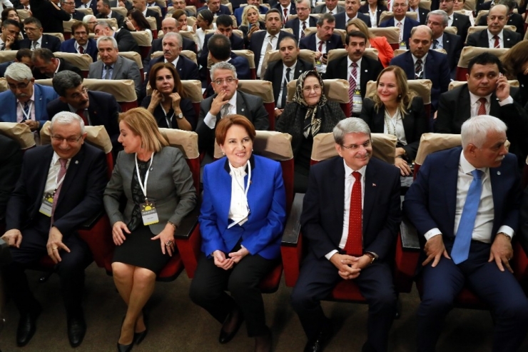 Meral Akşener’in Parti Tanıtımı Çileye Döndü