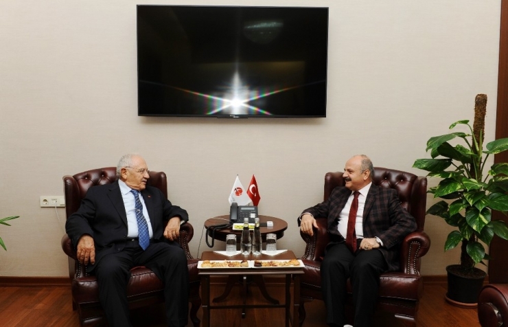 Eski Bakan Gönül, Vali Çakacak’ı Ziyaret Etti