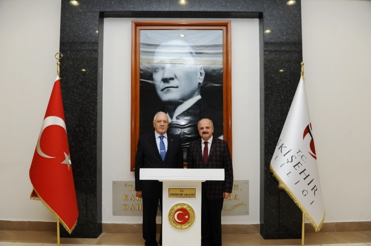 Eski Bakan Gönül, Vali Çakacak’ı Ziyaret Etti