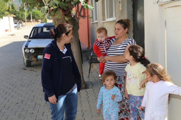 Burhaniye’de Minik Ellere Belediye Desteği