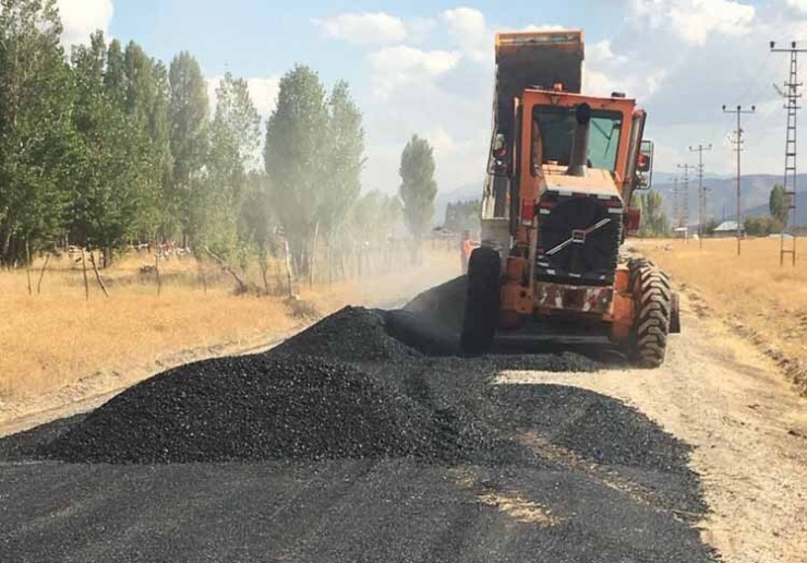 Düzkışla Beldesinde Sıcak Asfalt Çalışması