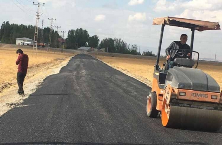 Düzkışla Beldesinde Sıcak Asfalt Çalışması