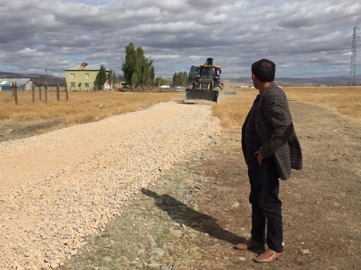 Düzkışla Beldesinde Sıcak Asfalt Çalışması