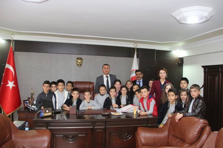 Öğrenciler Mahkeme Salonlarını Gezdiler