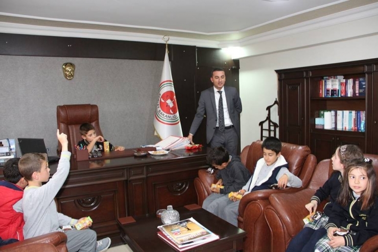 Öğrenciler Mahkeme Salonlarını Gezdiler