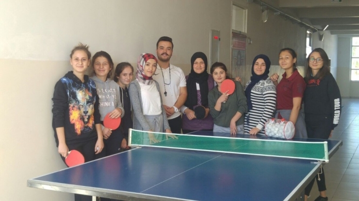 Lise Öğrencilerine Badminton Ve Masa Tenisi Kursu