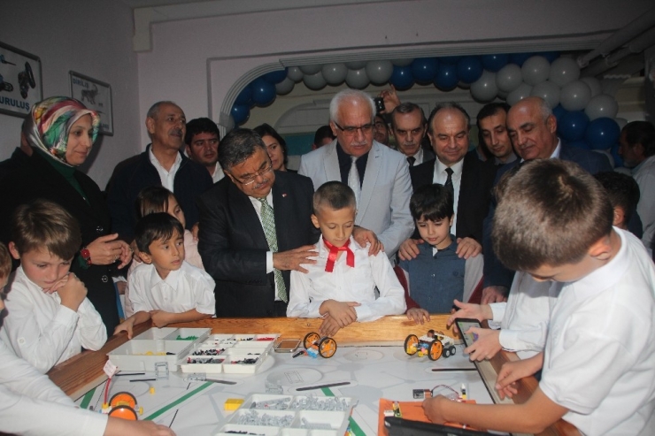 Robotik Ve 3d Yazıcı Atölyelerinin Açılışında Öğrenciler Hünerleri Sergiledi