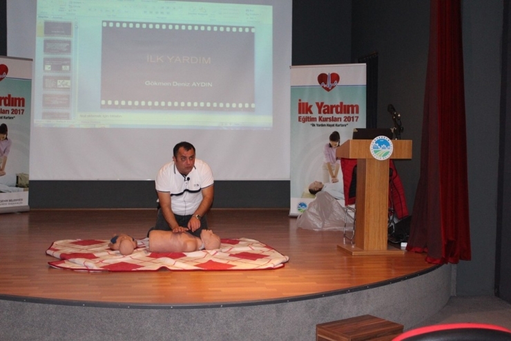 ’İlk Yardım Hayat Kurtarır’ Sloganıyla Düzenlenen Eğitimler Devam Ediyor