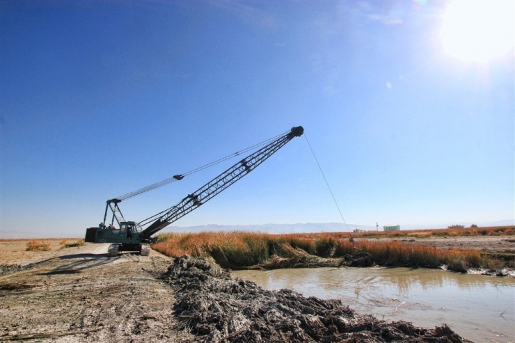 Sultan Sazlığı Milli Parkında Sulama Kanalları Temizliği Yapıldı