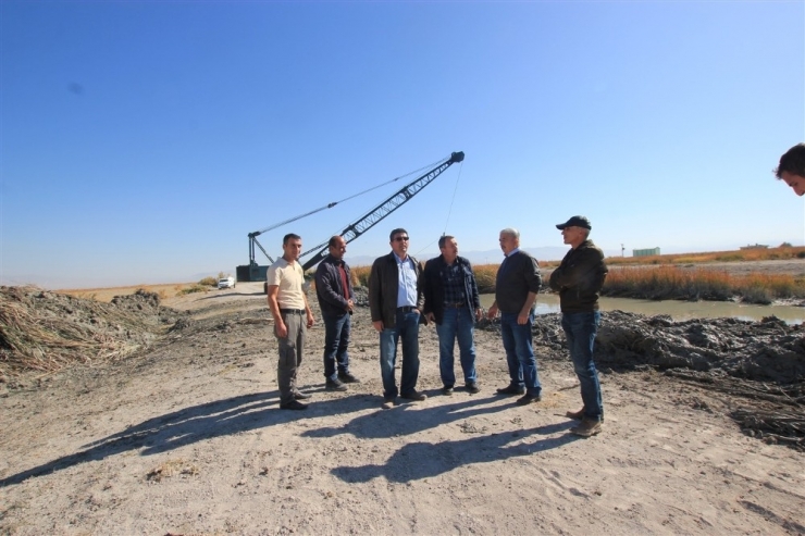 Sultan Sazlığı Milli Parkında Sulama Kanalları Temizliği Yapıldı