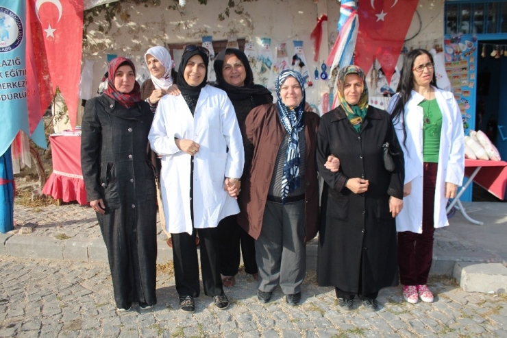 Asırlık Evde Hem Üretip, Hem Satıyorlar