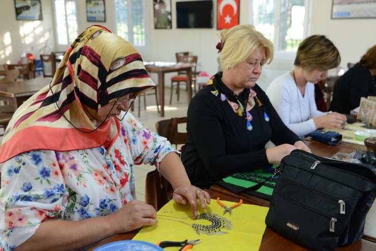 Kendi Takılarını Kendileri Tasarlıyor