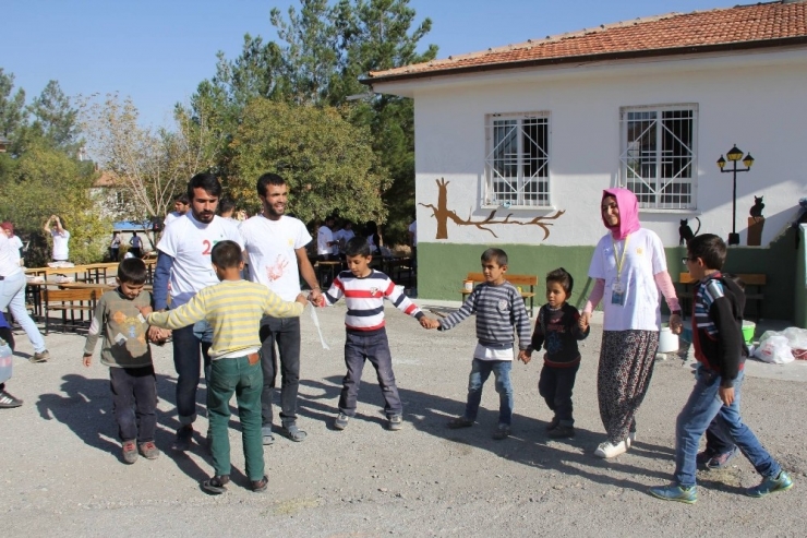 Rektör Kızılay Köy Okulu Yenileme Etkinliğine Katıldı