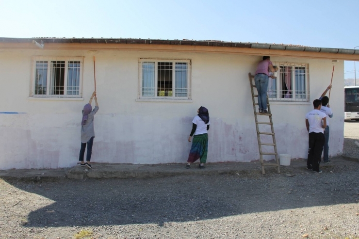 Rektör Kızılay Köy Okulu Yenileme Etkinliğine Katıldı