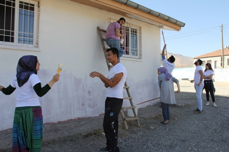 Rektör Kızılay Köy Okulu Yenileme Etkinliğine Katıldı
