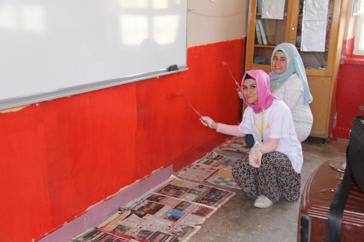 Rektör Kızılay Köy Okulu Yenileme Etkinliğine Katıldı