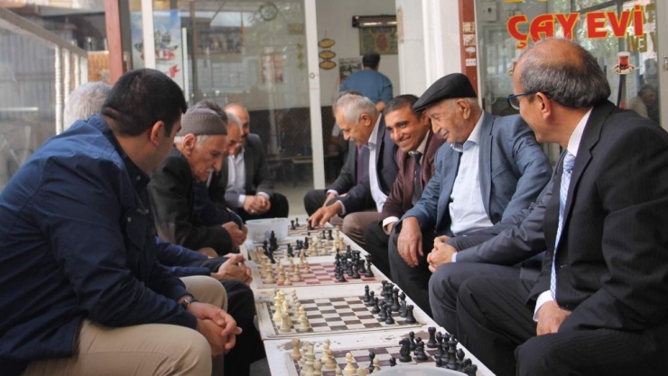 Satrancın Tarihi Doğu Ve Güneydoğu’da Araştırılıyor