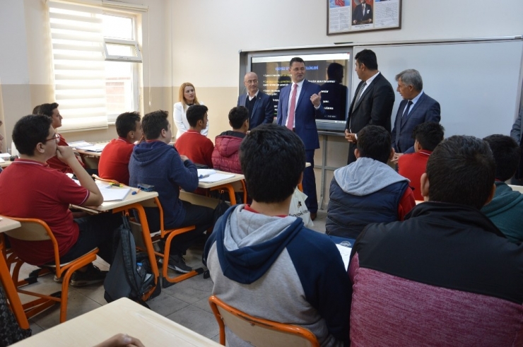 Vali Haktankaçmaz: “Endüstriye Katkıda Baş Aktör Olacaklar”