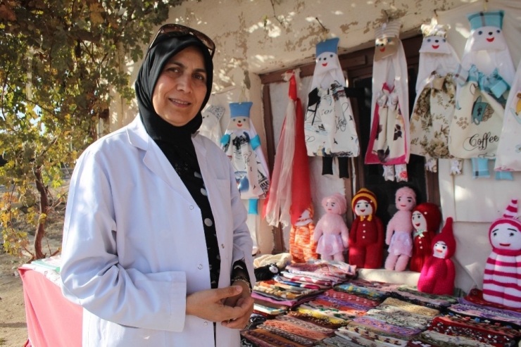 Asırlık Evde Hem Üretip, Hem Satıyorlar