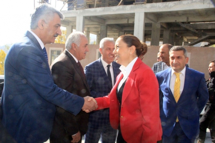 Ak Parti Sosyal Politikalardan Sorumlu Genel Başkan Yardımcısı Öznur Çalık: