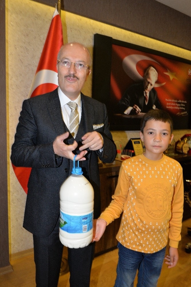 Altıeylül’de Gün Süt İle Başlıyor