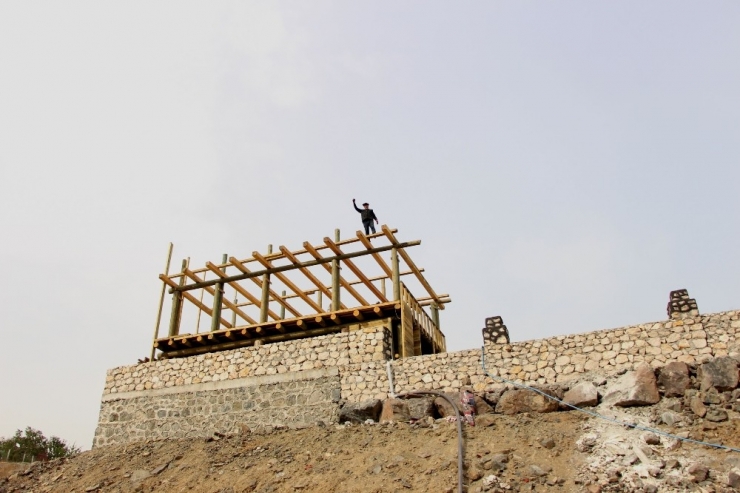 Kale Tamam, Sıra ’Komando Evi’nde