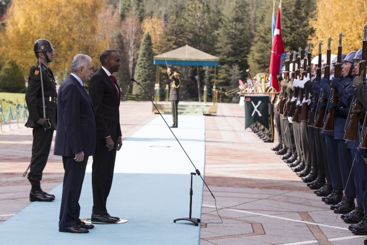 Başbakan Yıldırım, Somali Başbakanı Kayre’yi Resmi Törenle Karşıladı
