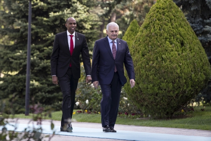 Başbakan Yıldırım, Somali Başbakanı Kayre’yi Resmi Törenle Karşıladı