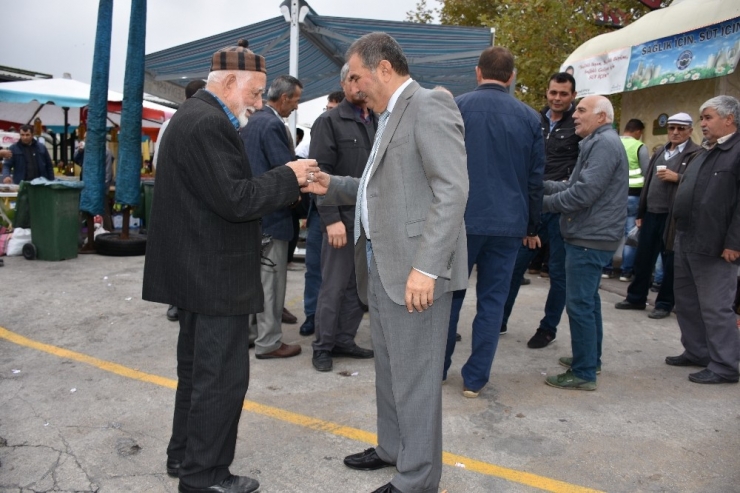 Bigadiç’te Vatandaşa Ücretsiz Süt Dağıtıldı