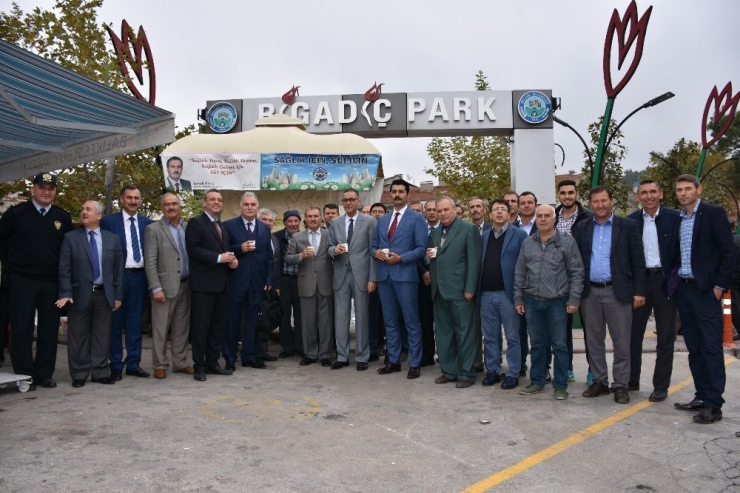 Bigadiç’te Vatandaşa Ücretsiz Süt Dağıtıldı