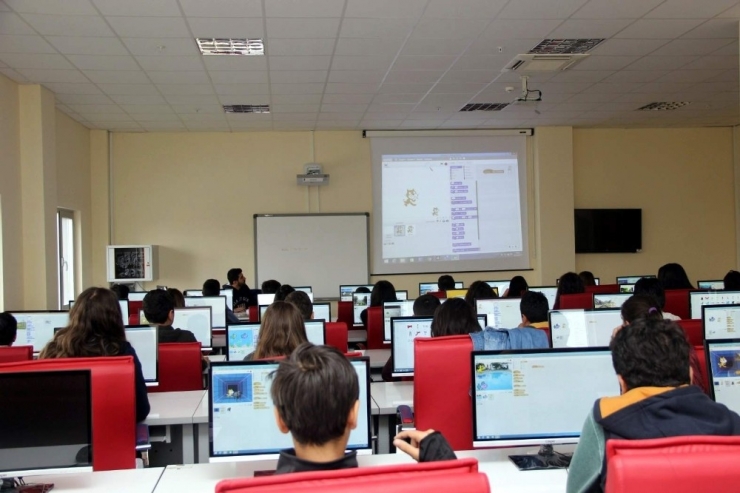 Çocuklar ’Yarını Kodlayanlar’ Projesi İle Erciyes Teknopark’ta Buluştu