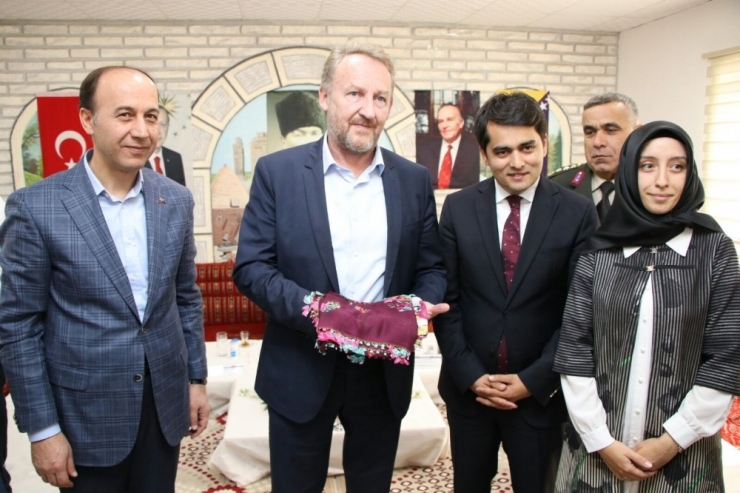 İzzetbegoviç, Şanlıurfa’dan Ayrıldı