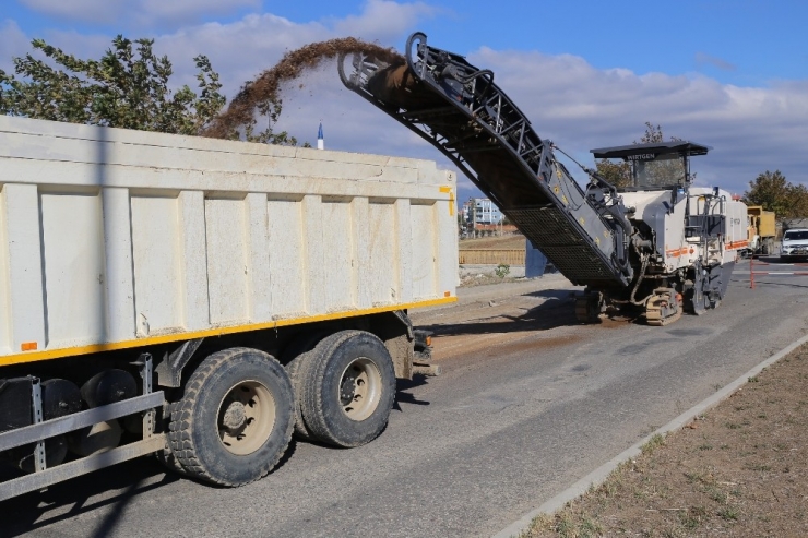 Burhaniye’nin Giriş Caddesi Pırıl Pırıl Olacak