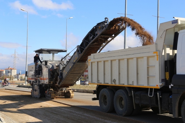 Burhaniye’nin Giriş Caddesi Pırıl Pırıl Olacak