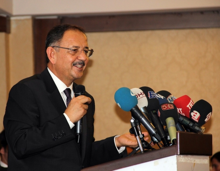 Bakan Özhaseki’den Belediye Başkanlarına: “Çiçek Böcekle, Sanatla Uğraşmayın, Kentsel Dönüşüme Öncelik Verin”