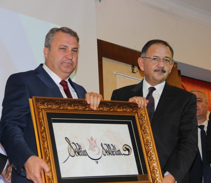 Bakan Özhaseki’den Belediye Başkanlarına: “Çiçek Böcekle, Sanatla Uğraşmayın, Kentsel Dönüşüme Öncelik Verin”