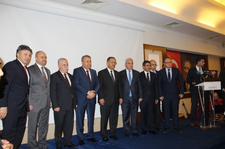 Bakan Özhaseki’den Belediye Başkanlarına: “Çiçek Böcekle, Sanatla Uğraşmayın, Kentsel Dönüşüme Öncelik Verin”