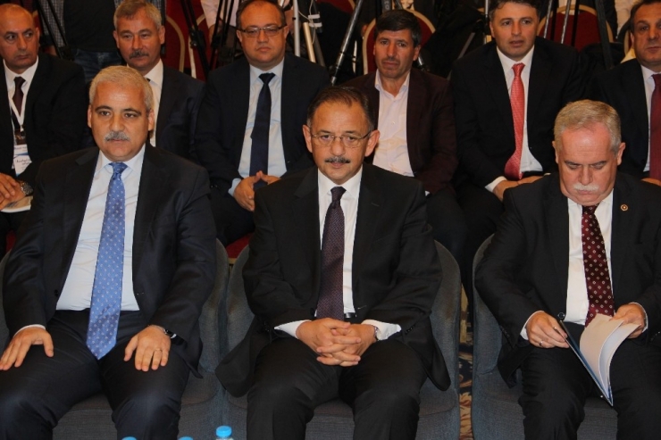 Bakan Özhaseki’den Belediye Başkanlarına: “Çiçek Böcekle, Sanatla Uğraşmayın, Kentsel Dönüşüme Öncelik Verin”