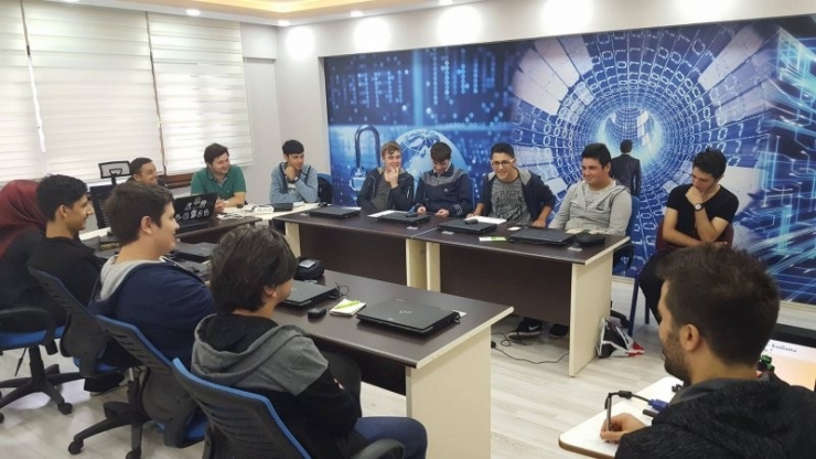 Düzceli Öğrenciler Kodluyor