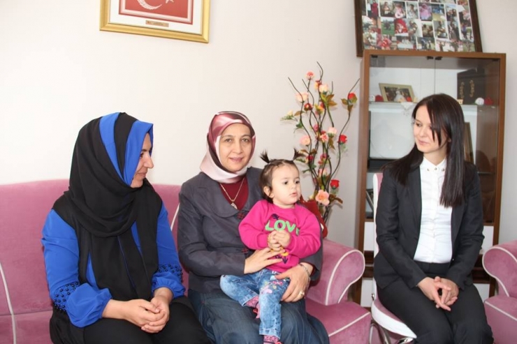 Nilgün Azizoğlu’ndan Oltulu Şehit Eşine Ziyaret