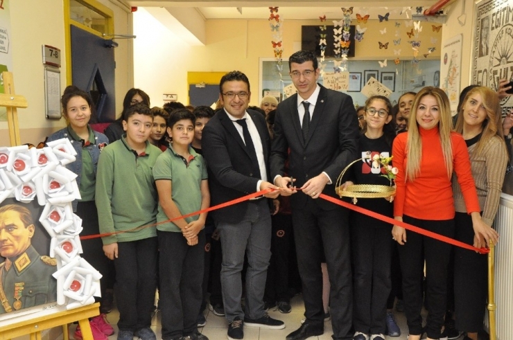 Gaziantep Kolej Vakfında ’’Atatürk İle Yaşıyorum’’ Sergisi
